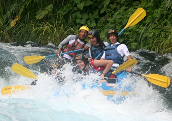 Rafting Bajada En Balsa Rapidos Descenso en Rio Actopan Chicuasen Veracruz